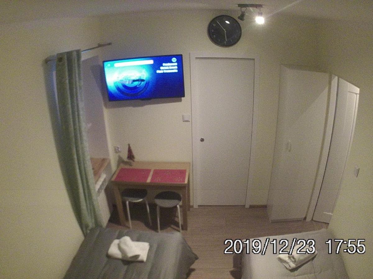 Rent0Nline Brwinow Rooms Экстерьер фото