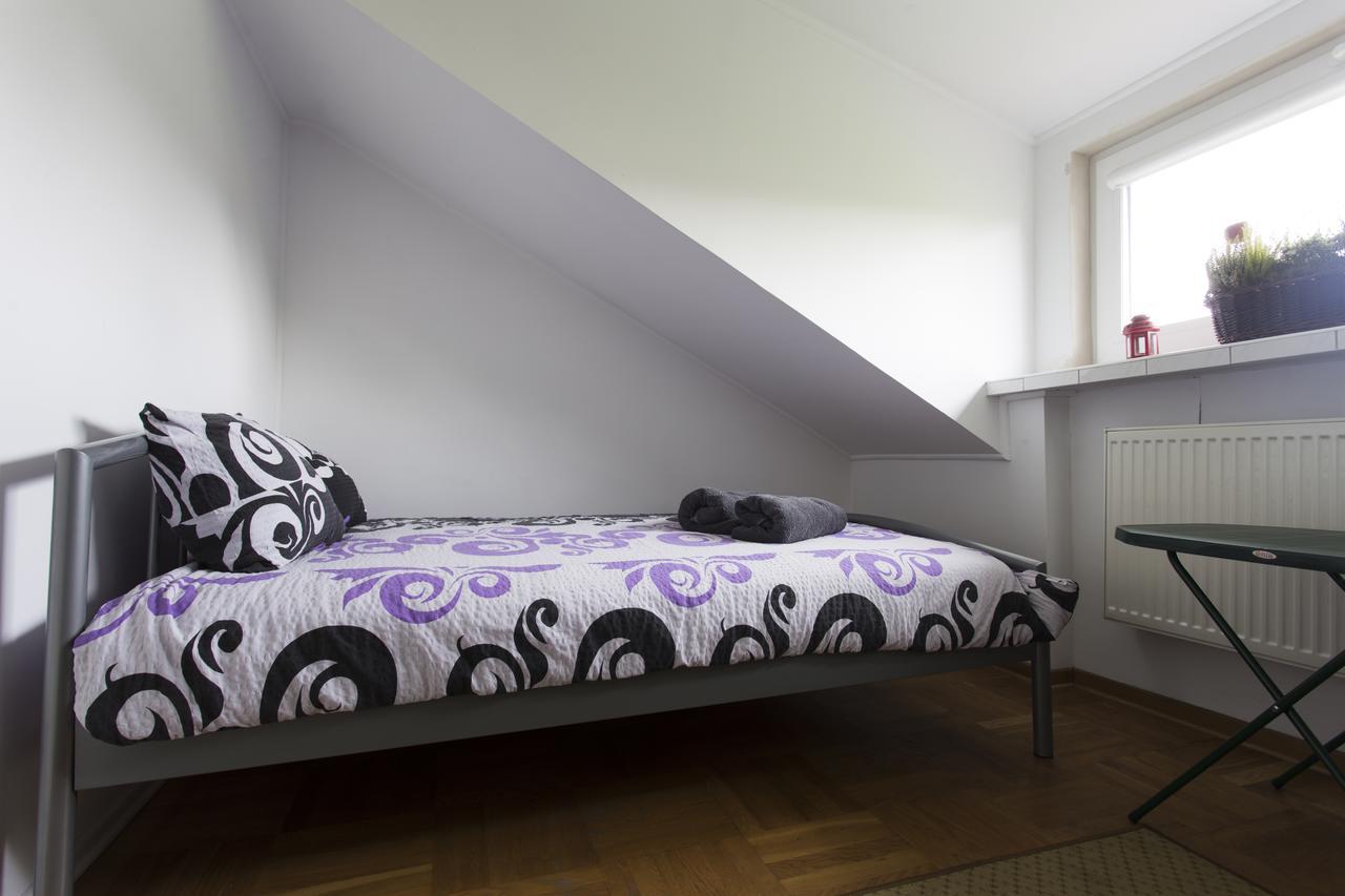 Rent0Nline Brwinow Rooms Экстерьер фото