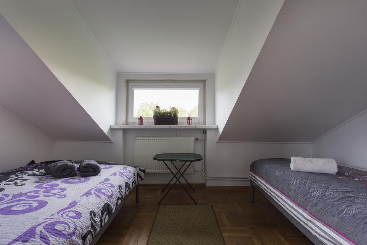 Rent0Nline Brwinow Rooms Экстерьер фото