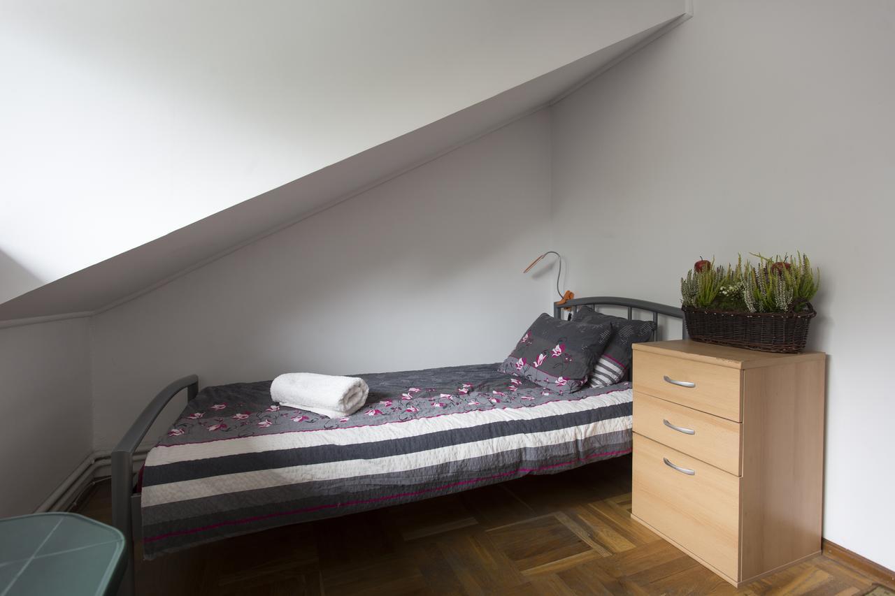 Rent0Nline Brwinow Rooms Экстерьер фото