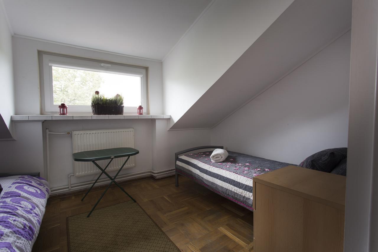 Rent0Nline Brwinow Rooms Экстерьер фото