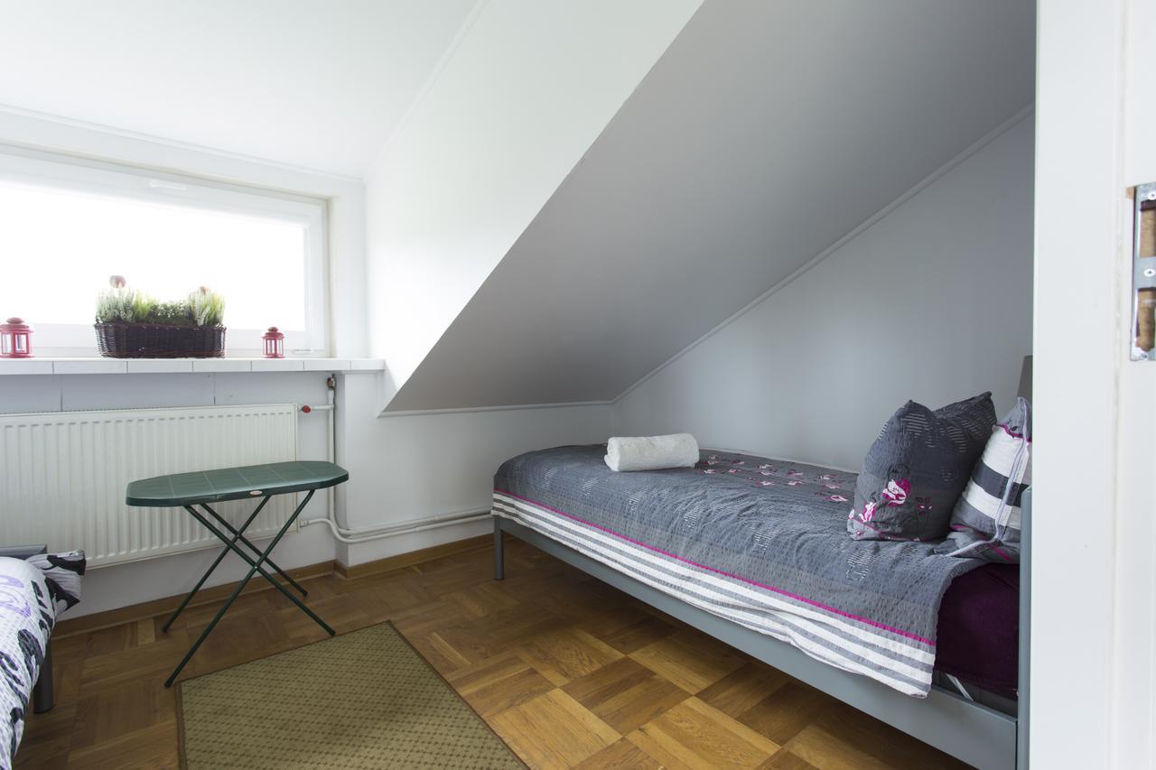Rent0Nline Brwinow Rooms Экстерьер фото